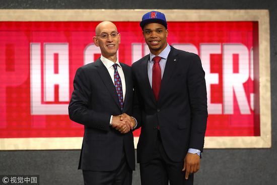 还在防守反 还在防守反