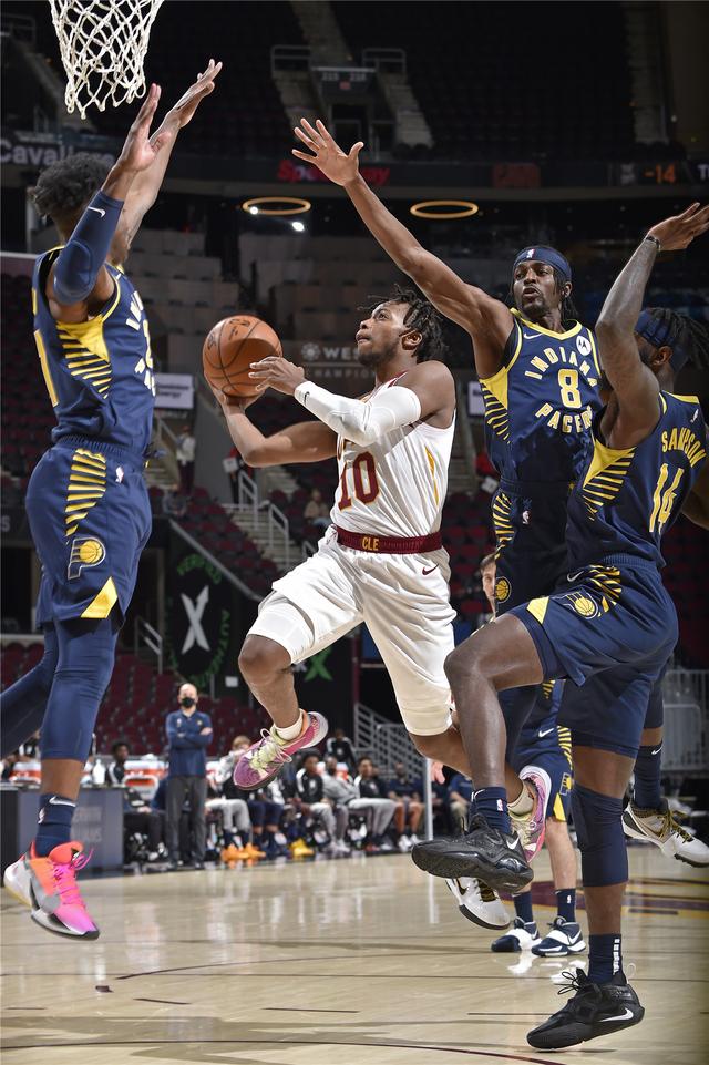 它们背后的 它们背后的